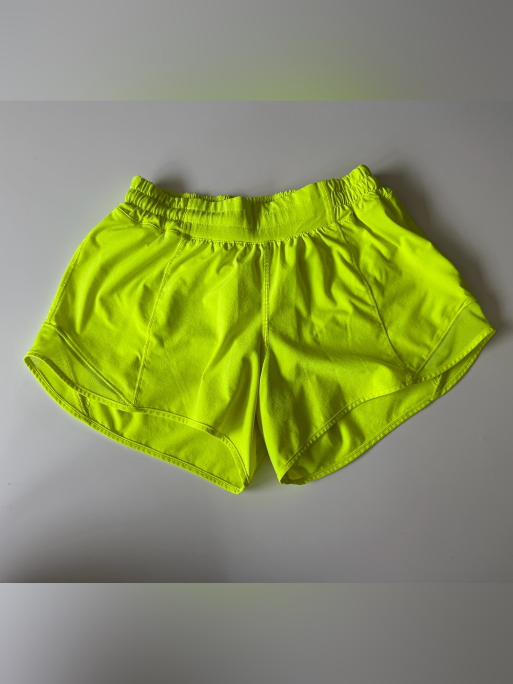 lululemon athletica Neon Yellow Women's Hotty Hot Athletic Shorts 4” Size 6